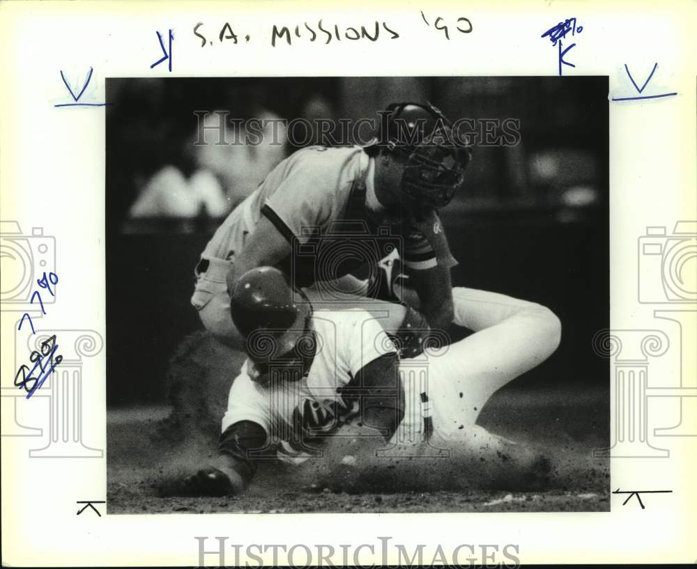1990 Press Photo The San Antonio Missions and Wichita play minor league baseball - Historic Images