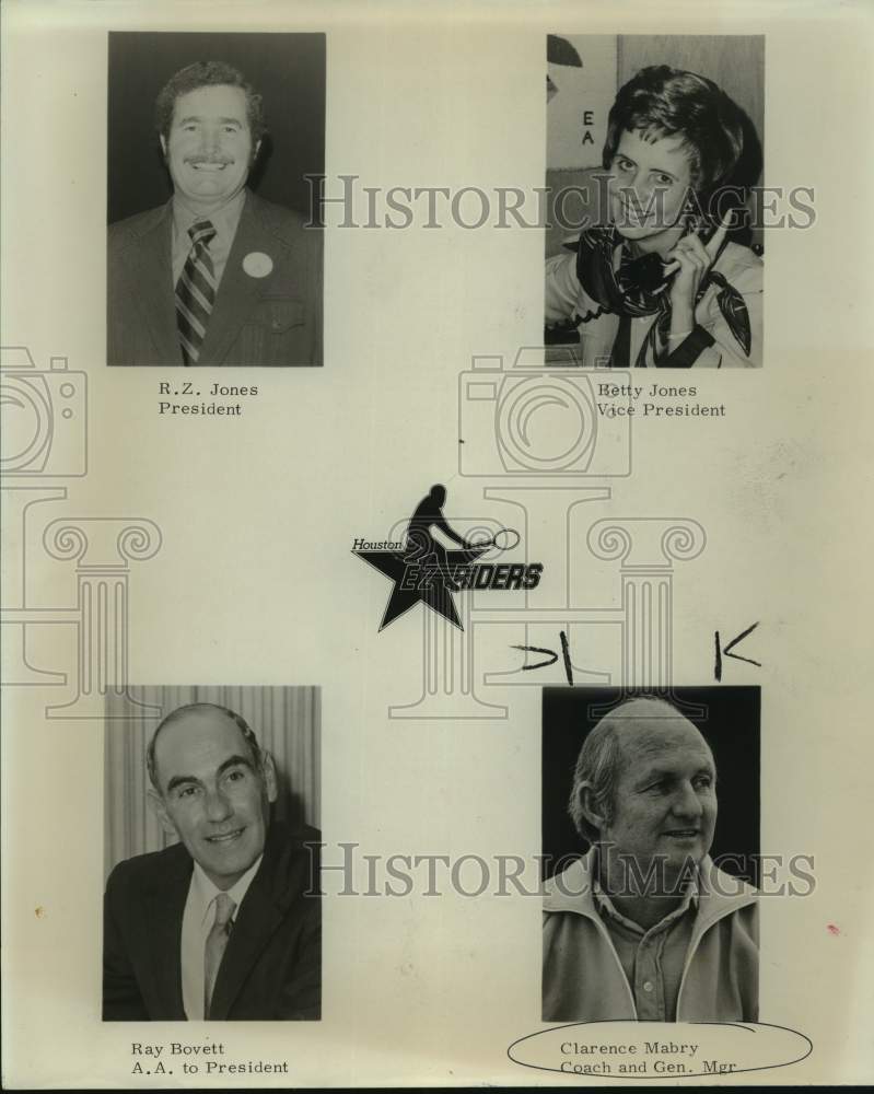 Press Photo Houston E-Z Riders World Team Tennis officials - sas14141 - Historic Images