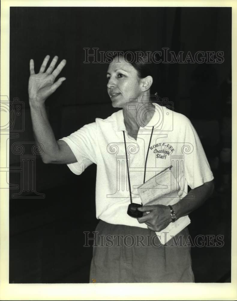 1990 Press Photo Lee High volleyball coach Lupe Ruiz - sas14165 - Historic Images