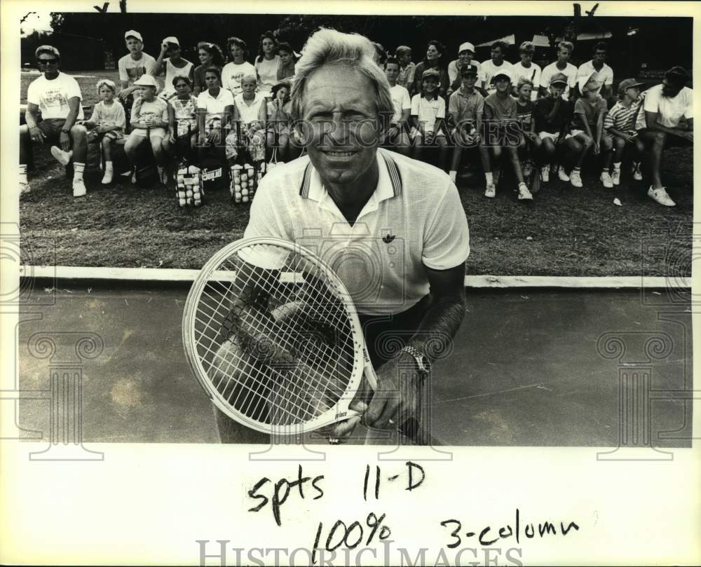 1987 Press Photo Tennis coach John Newman with tennis camp attendees - sas14252 - Historic Images