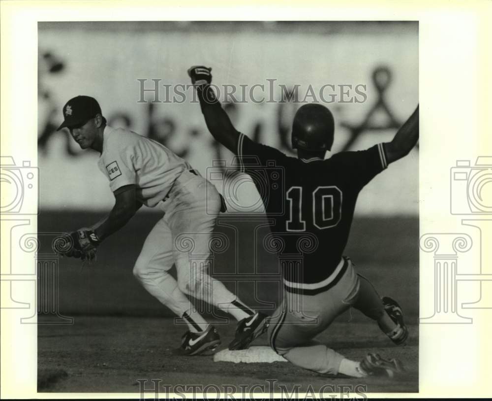 1992 Press Photo The San Antonio Missions and Arkansas Travelers play baseball - Historic Images