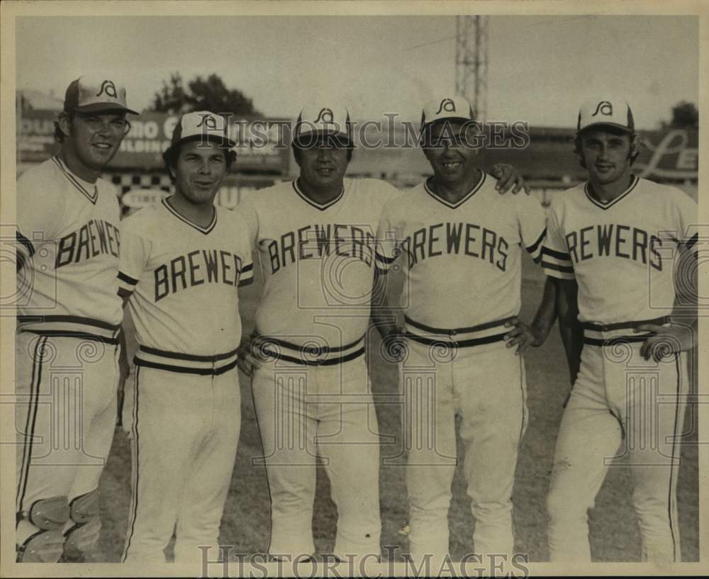 1973 Press Photo Members of the San Antonio Brewers baseball team - sas14336- Historic Images