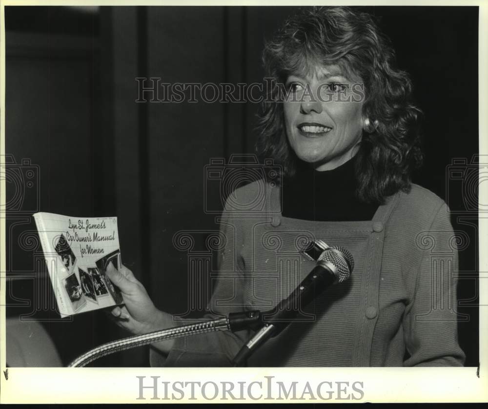 1989 Press Photo Race driver Lyn St. James at San Antonio Women&#39;s Chamber - Historic Images