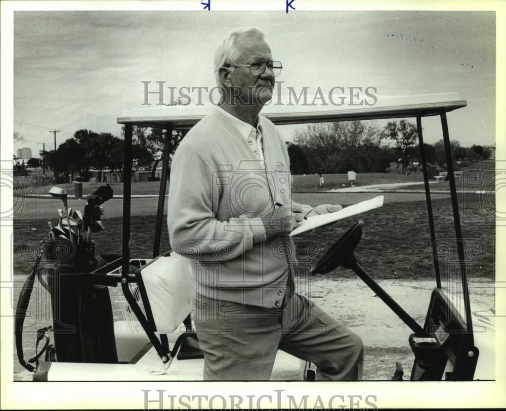 1990 Press Photo Willow Springs head golf pro Ken Sealy - sas14370 - Historic Images