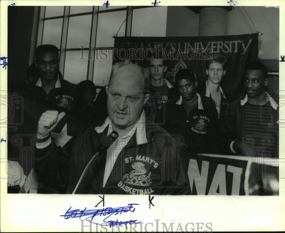 1989 Press Photo St. Mary&#39;s University basketball coach Buddy Meyer - sas14400 - Historic Images
