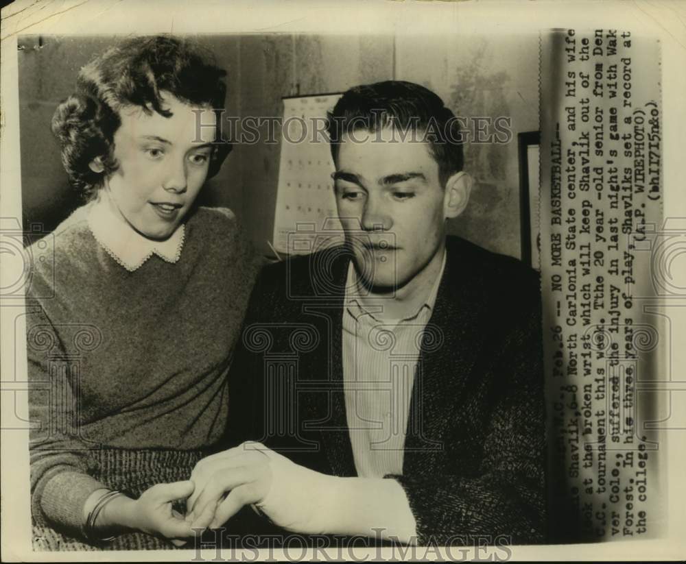 Press Photo North Carolina State basketball player Ronnie Shavlik and his wife-Historic Images