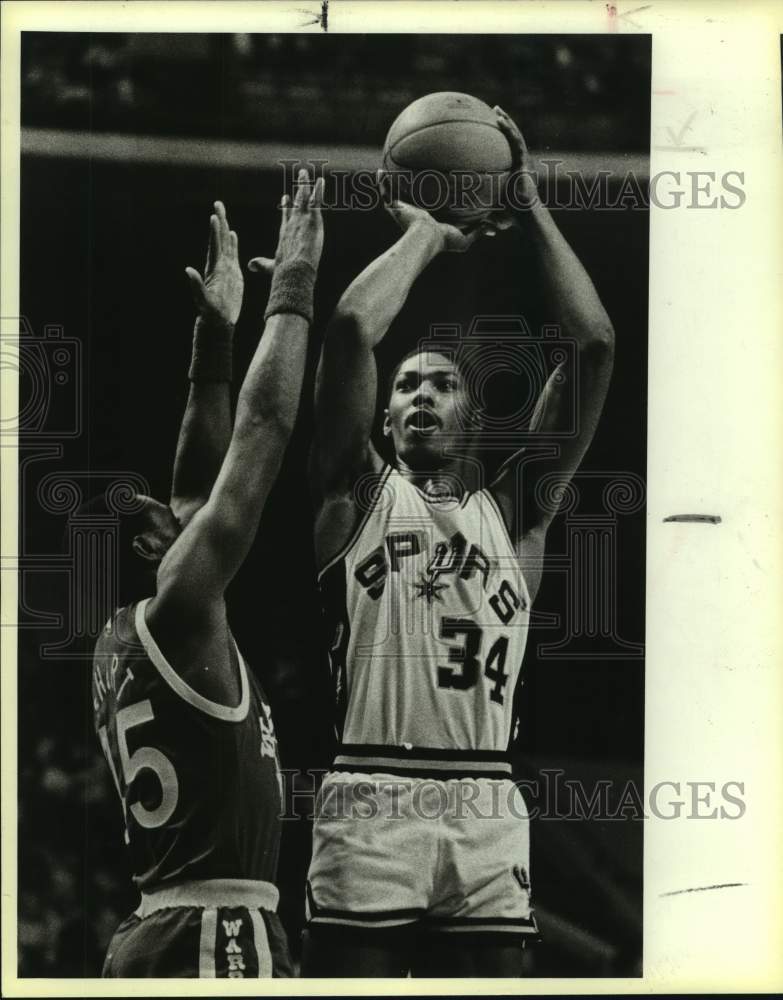 1984 Press Photo San Antonio Spurs and Golden State Warriors play basketball - Historic Images