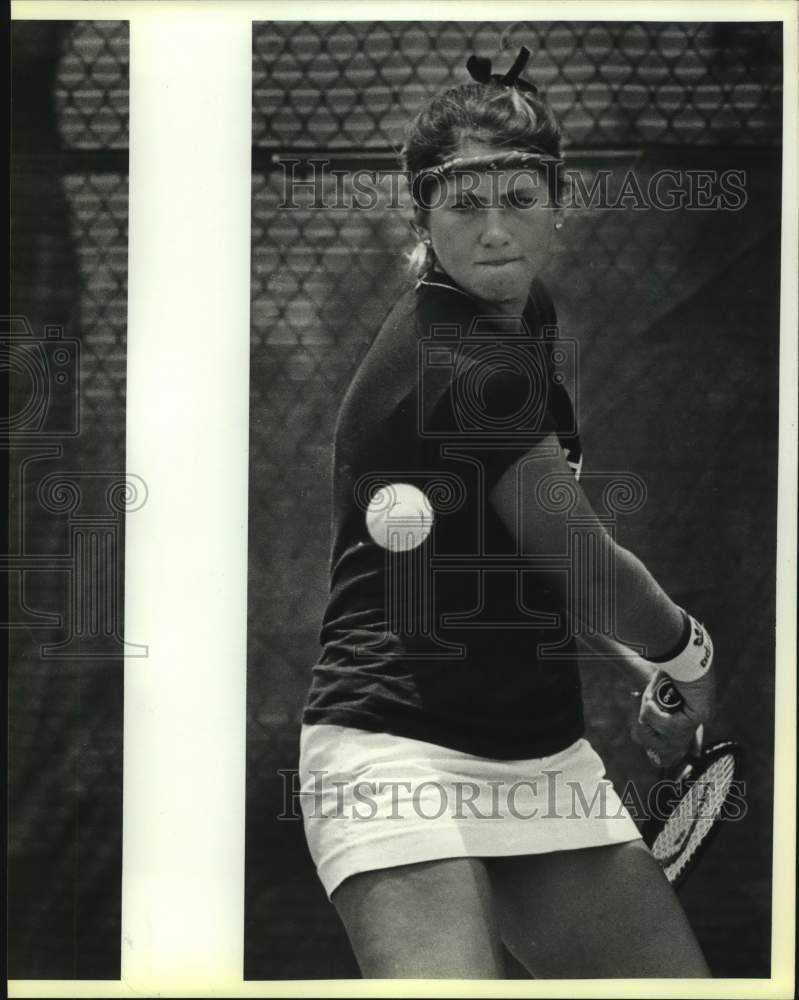 1985 Press Photo Chesley Seals plays tennis at St. Mary&#39;s Hall - sas14654- Historic Images
