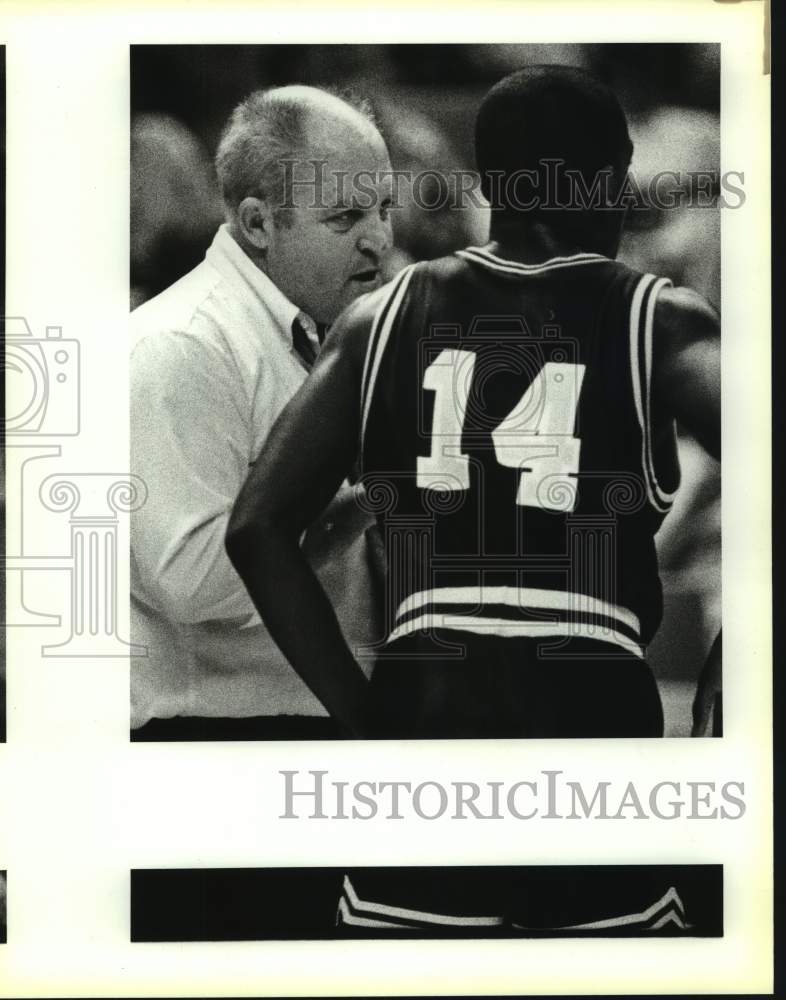 1989 St. Mary's basketball coach Buddy Meyer vs. UTSA-Historic Images