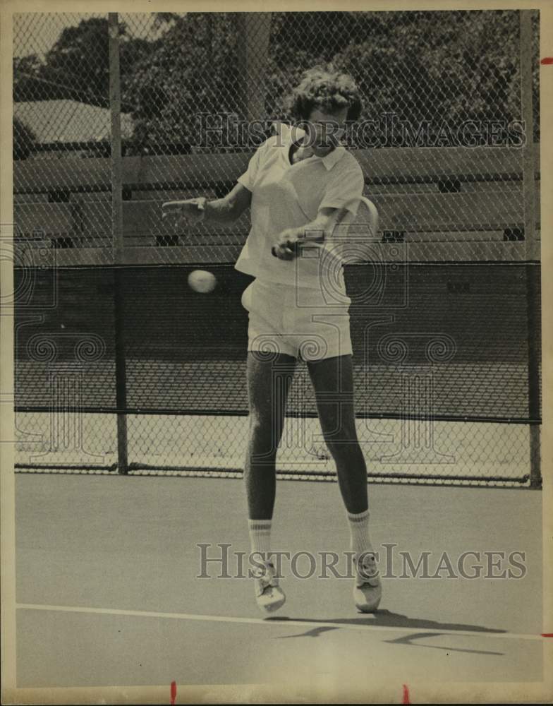 1975 Press Photo Tennis player Lee Merry - sas14685 - Historic Images