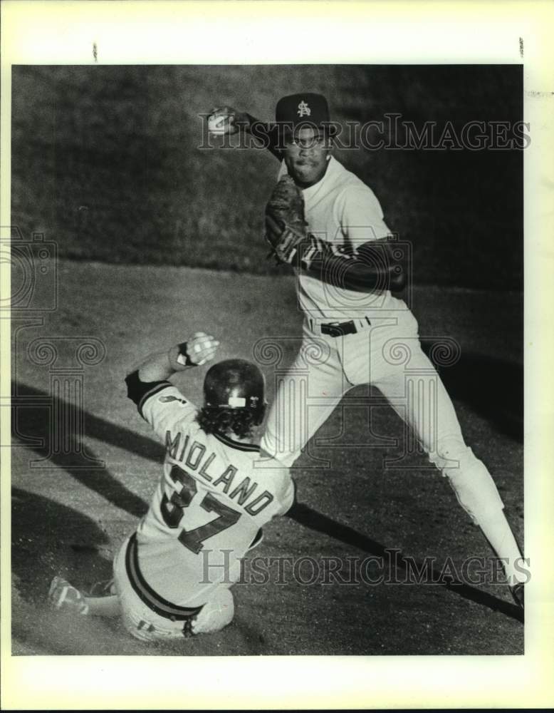 1988 Press Photo San Antonio Missions and Midland Angels play pro baseball - Historic Images
