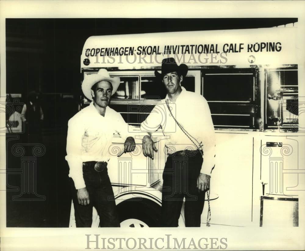 Press Photo Rodeo calf ropers Phil Lyne and Terry Davidson - sas14810 - Historic Images