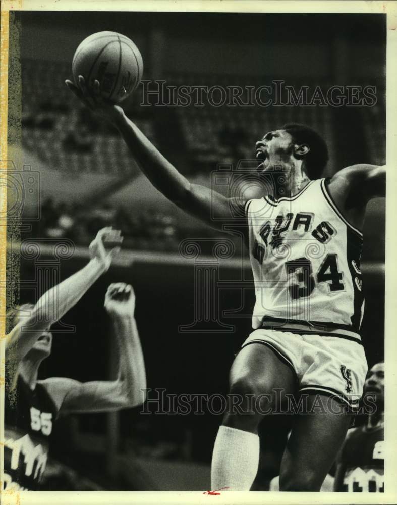 1983 Press Photo San Antonio Spurs and Denver Nuggets play NBA basketball - Historic Images