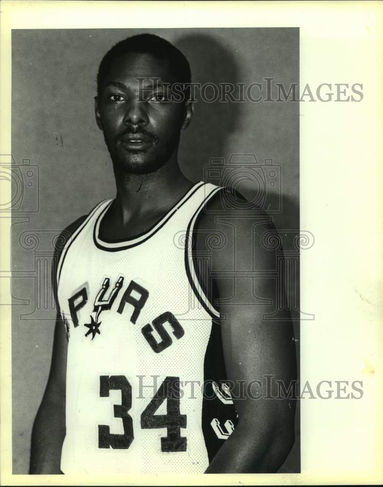 1986 Press Photo San Antonio Spurs basketball player Mike Mitchell - sas15000 - Historic Images