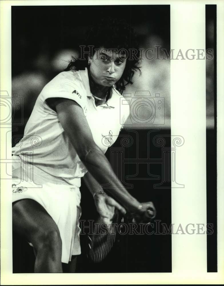 1990 Press Photo Gabriela Sabatini at McFarlin Tennis Center vs. Lori McNeil - Historic Images