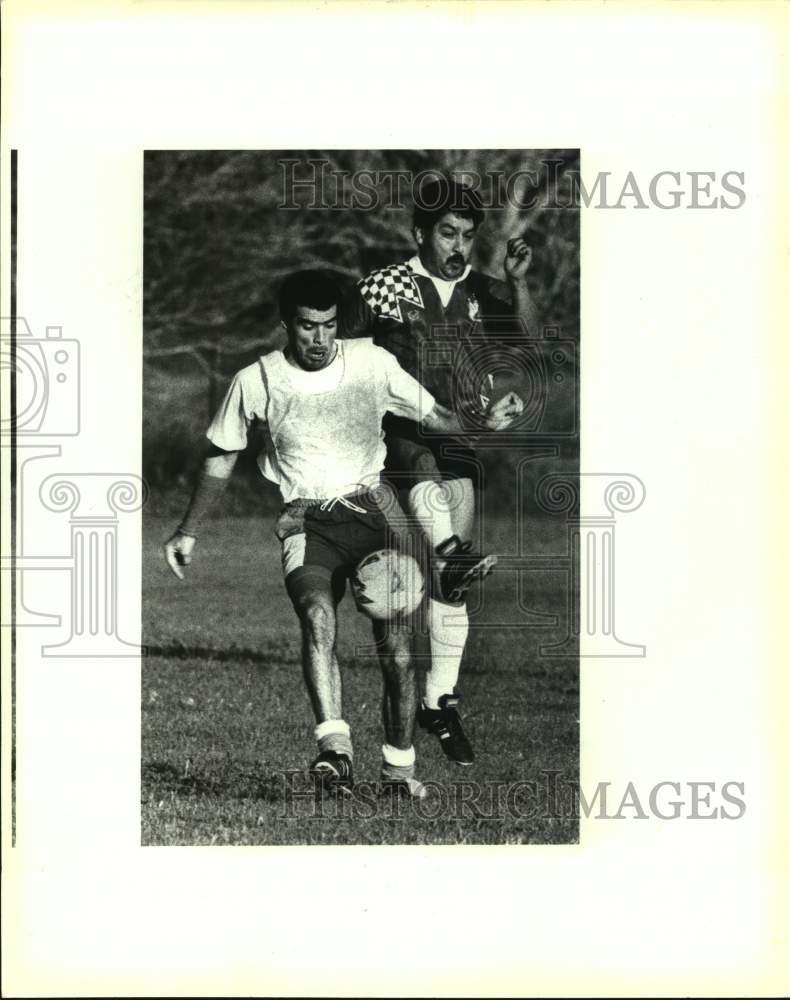 1994 Press Photo San Antonio soccer players Hector Gamborino and Rudy Rendon - Historic Images