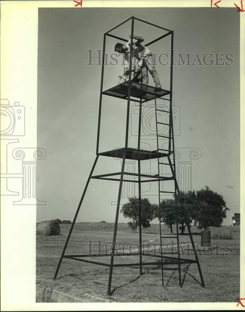 1988 Press Photo Jim Cook in a National Gun Club skeet tower - sas15257 - Historic Images
