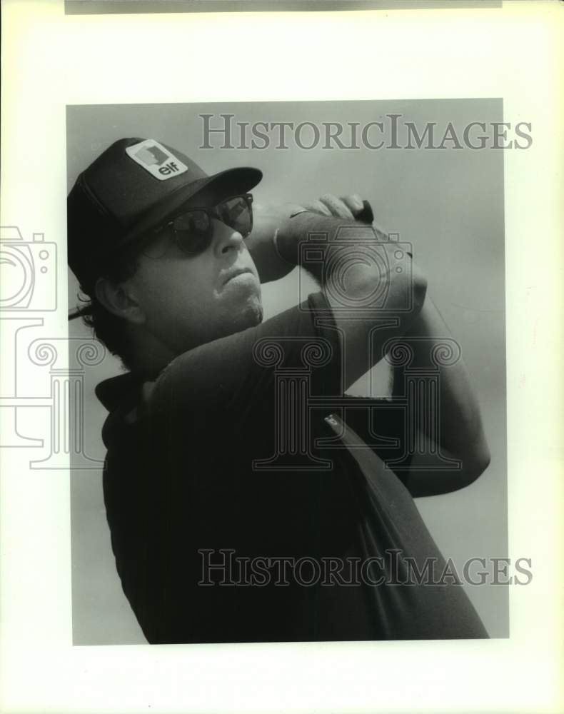 1990 Press Photo Race driver Tomas Lopez during a grand prix-Camel GT golf event - Historic Images