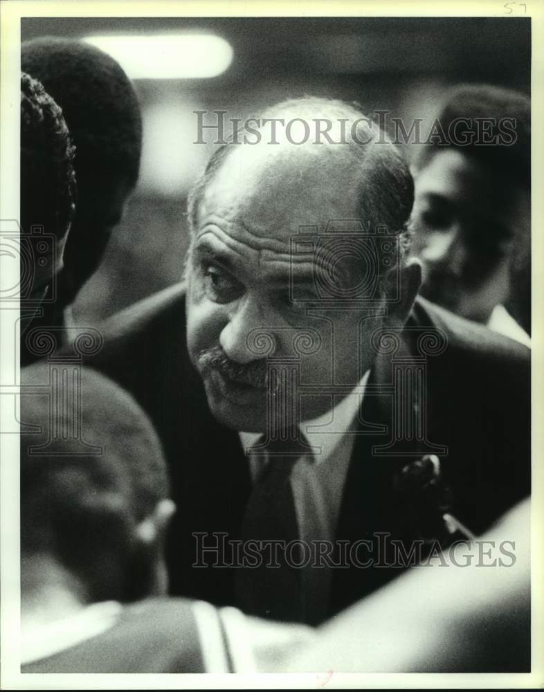 1990 Press Photo Fox Tech High basketball coach Roland Lopez - sas15335 - Historic Images