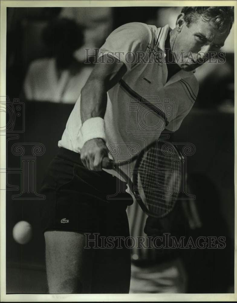 1986 Press Photo Dick Stockton playing a Dominion tennis event - sas15457 - Historic Images