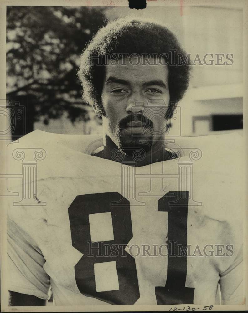 1974 Press Photo Football defensive end Leon O&#39;Neal - sas15478 - Historic Images