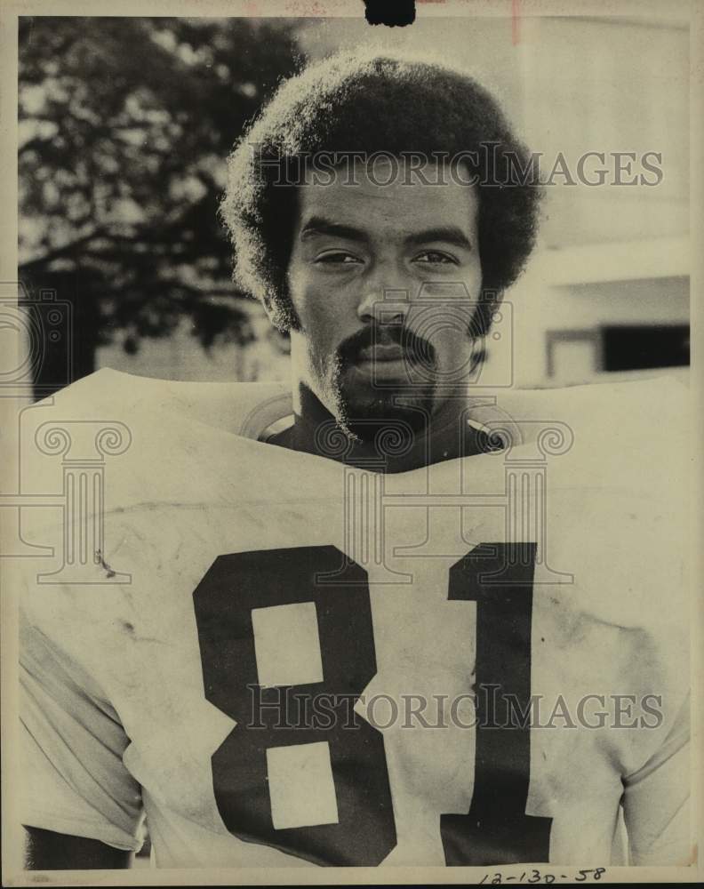 1974 Press Photo Football defensive end Leon O'Neal - sas15478 - Historic Images