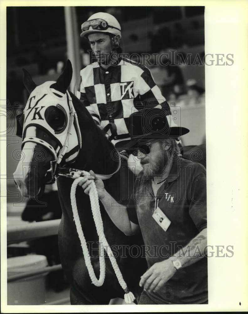 1990 Press Photo Horse Squinch Eye and jockey Nicky Wilson at Bandera Downs- Historic Images