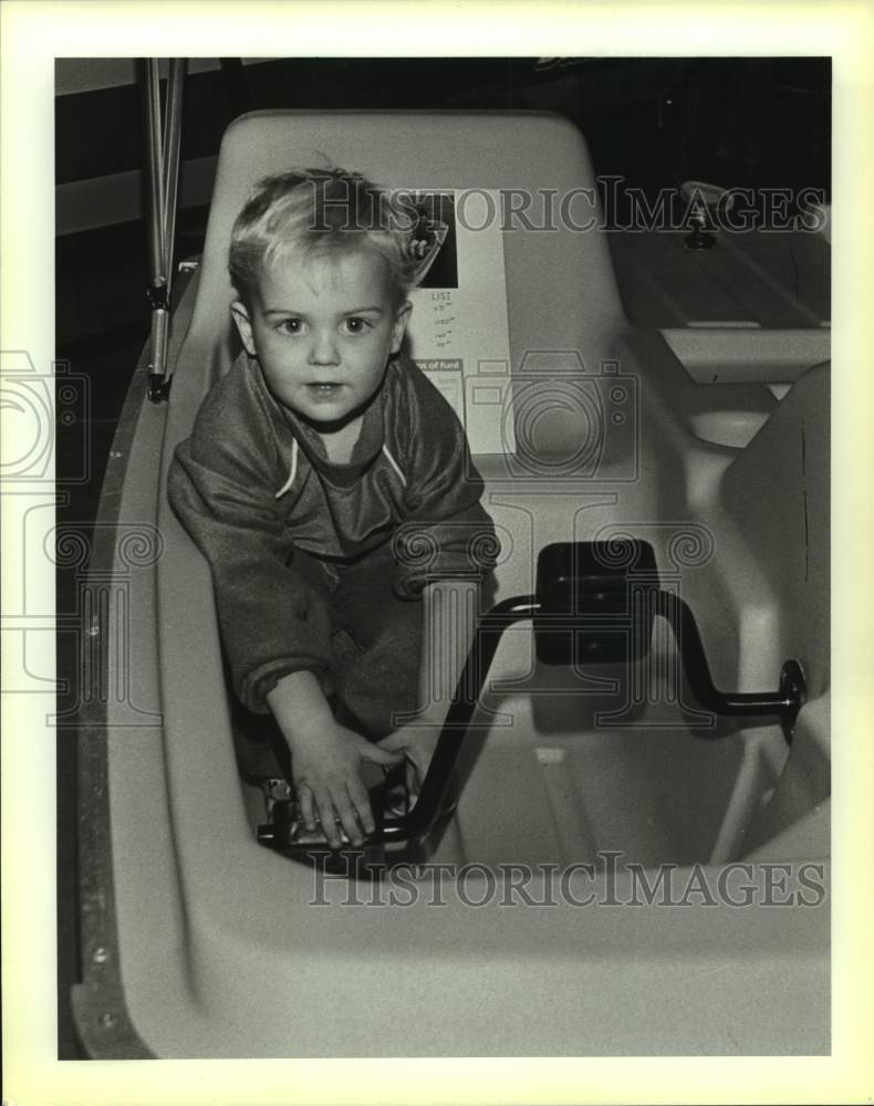 1987 Press Photo Brandon Jones, 2, sits in a paddle boat - sas15504 - Historic Images