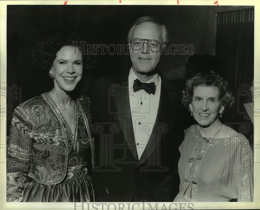 1989 Press Photo A trio of guests at the Majestic Theater Gala - sas15536 - Historic Images