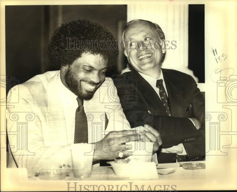 1984 Press Photo San Antonio Spurs basketball player James Silas, Angelo Drossos - Historic Images