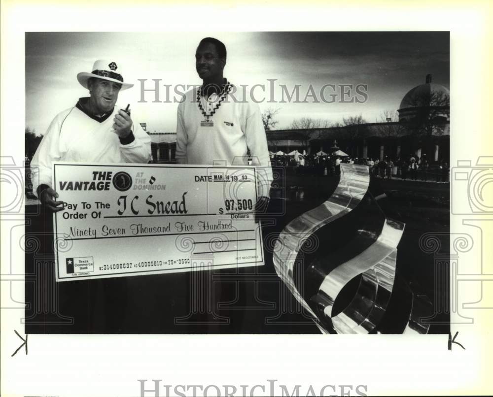 1993 Press Photo Vantage at Dominion golf champion J.C. Snead and Guy Morgan - Historic Images