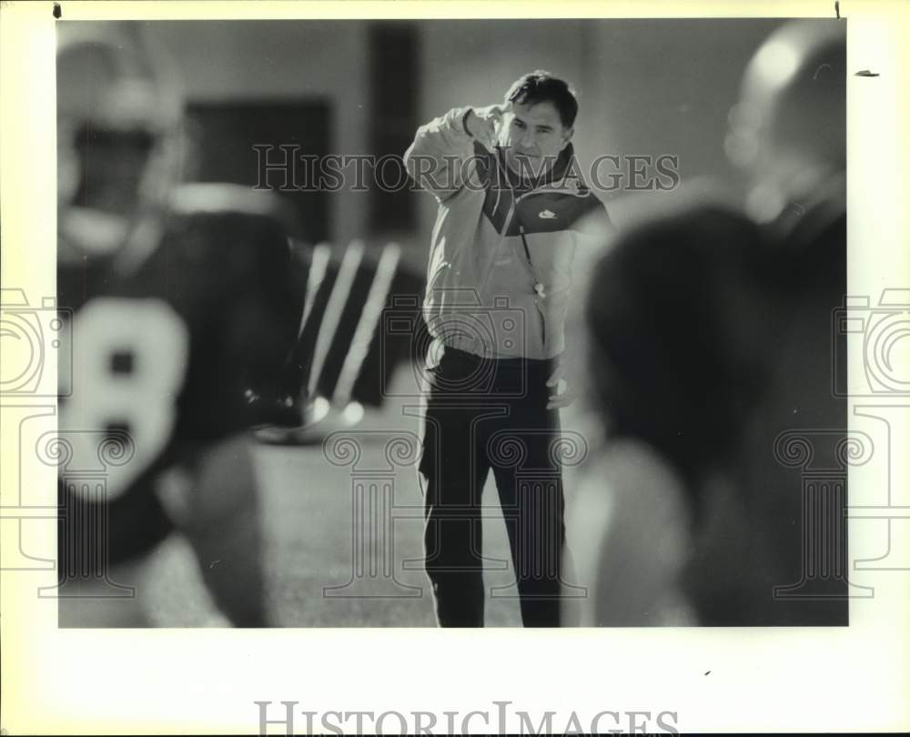 1989 Press Photo Football defensive coordinator Mike Sullivan - sas15630 - Historic Images