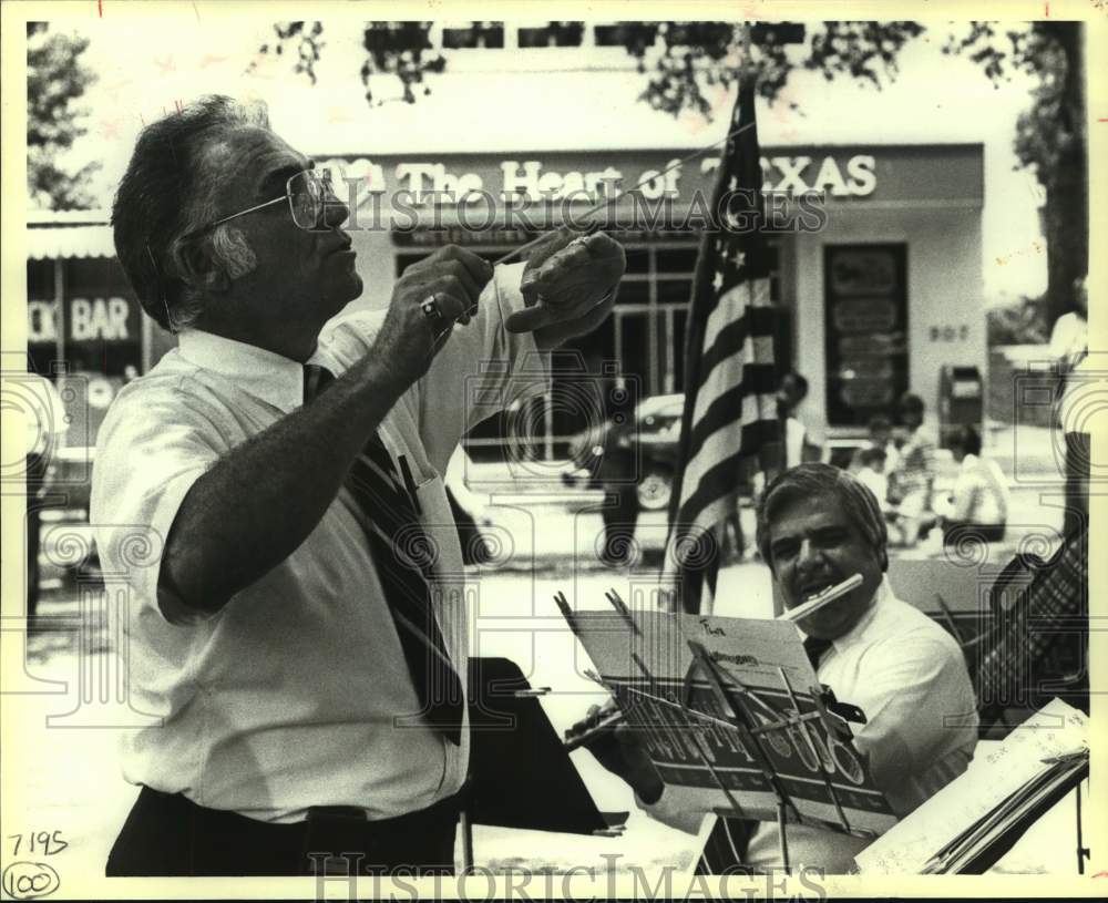1994 Press Photo Alamo Plaza brown bag days band, Al Sturchio and Paul Elizando - Historic Images