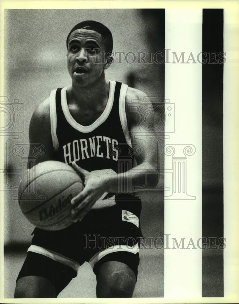 1988 Press Photo East Central High basketball player Tony Terrell at foul line - Historic Images