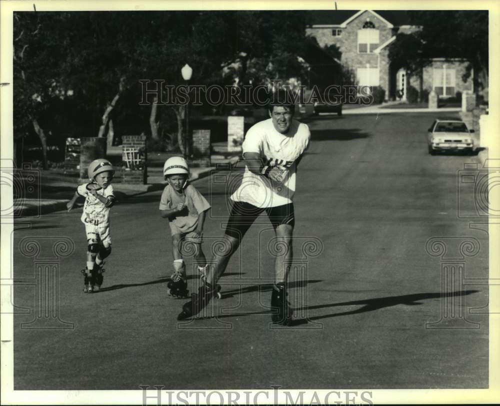 1994 Press Photo Inline skaters on a neighborhood street - sas15939 - Historic Images