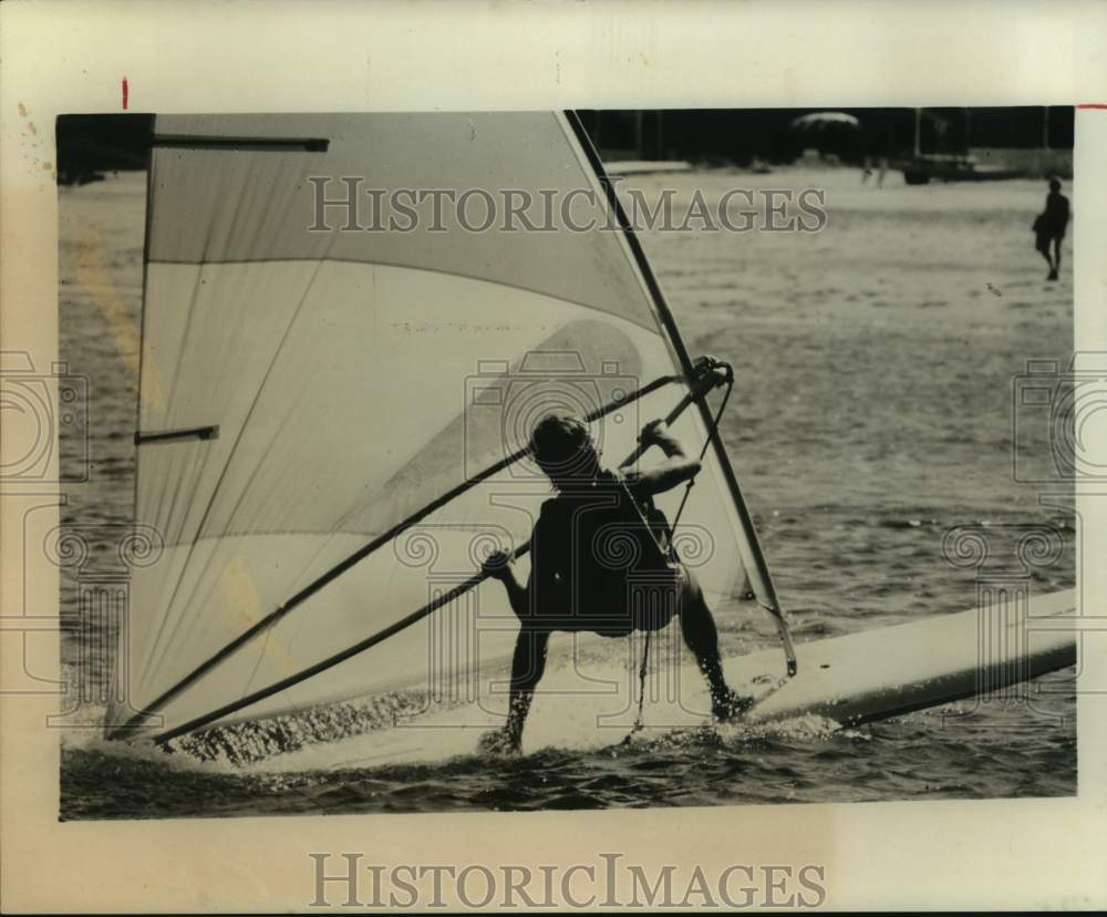 1981 Press Photo A wind surfer in action - sas15956 - Historic Images
