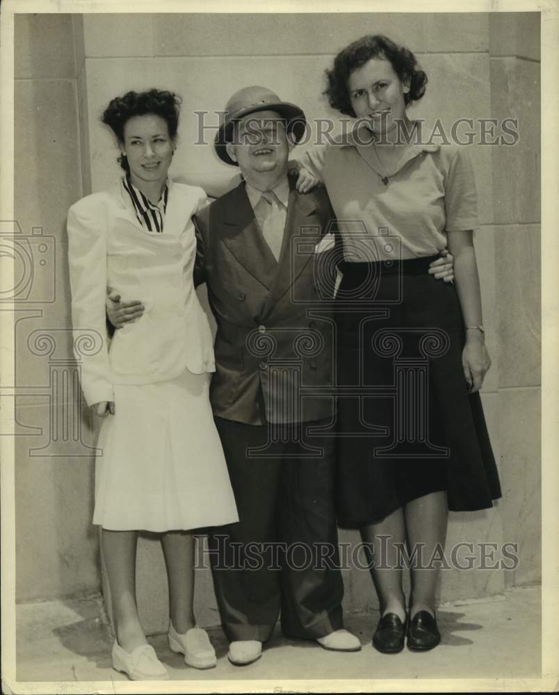 1942 Perry Winkle and Betty Jameson in San Antonio - Historic Images