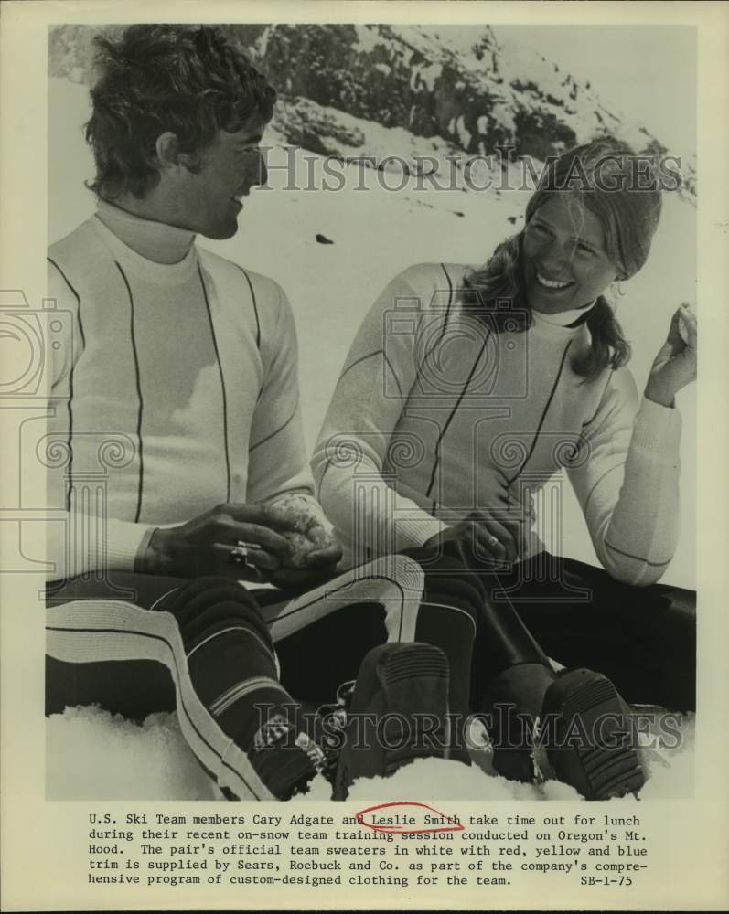 1975 Press Photo United States Ski Team members Cary Adgate and Leslie Smith - Historic Images