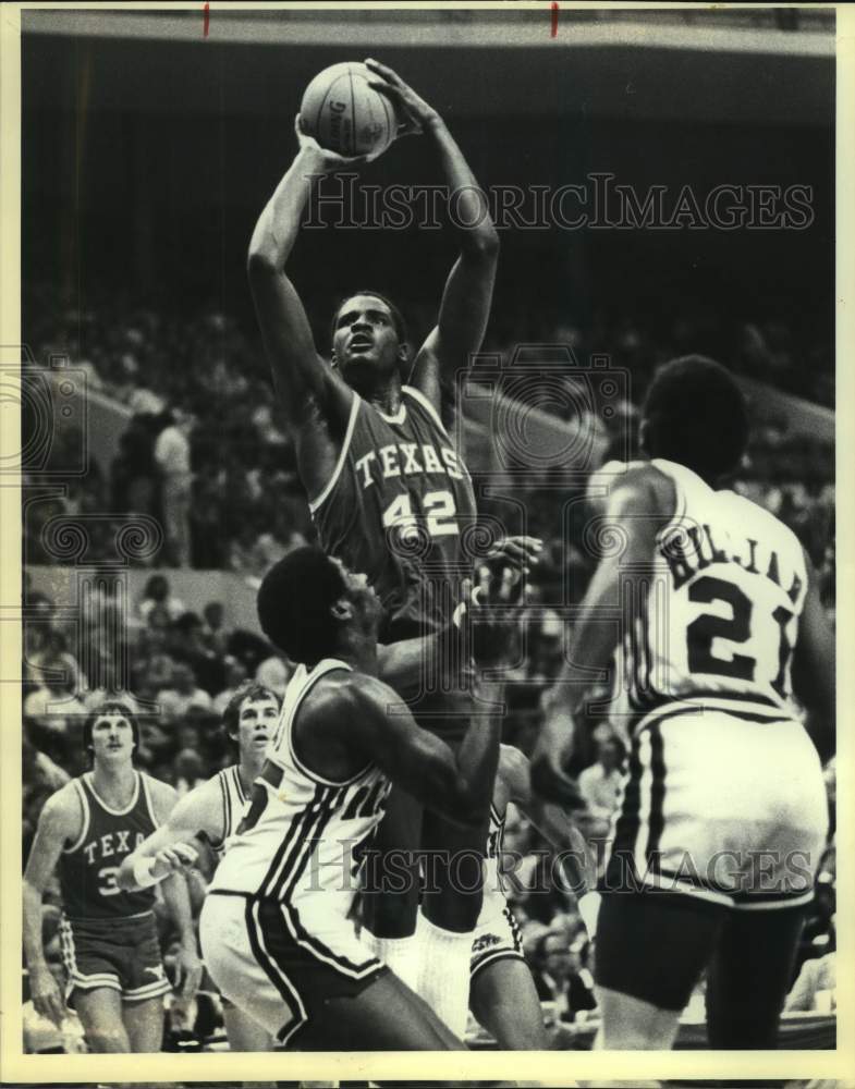 1980 Press Photo Texas and Arkansas play college basketball - sas16123 - Historic Images
