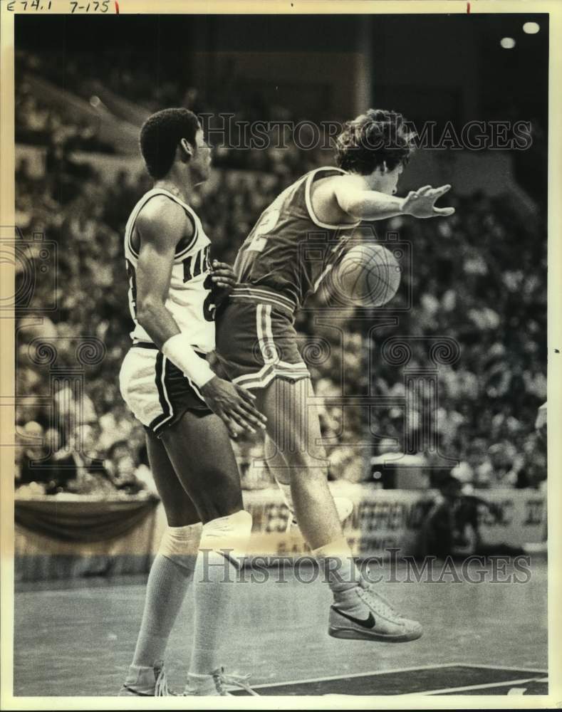 1981 Press Photo Baylor and Texas play men&#39;s college basketball - sas16129 - Historic Images