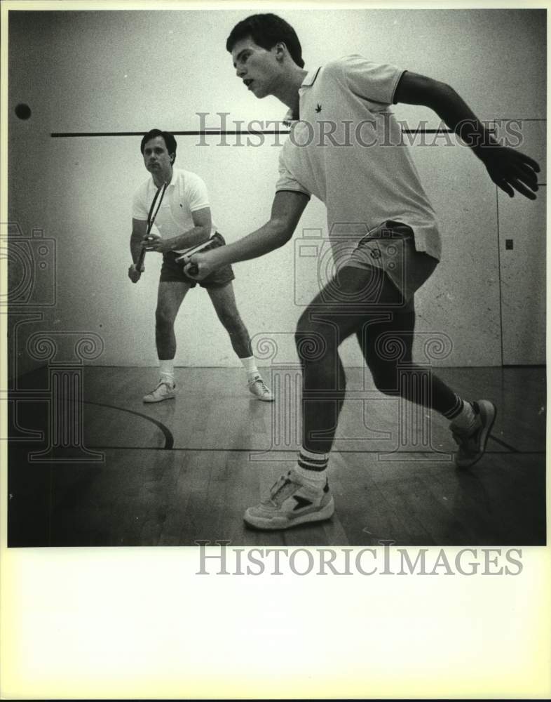 1986 Press Photo David Proctor and Scott Donegan play squash in San Antonio - Historic Images