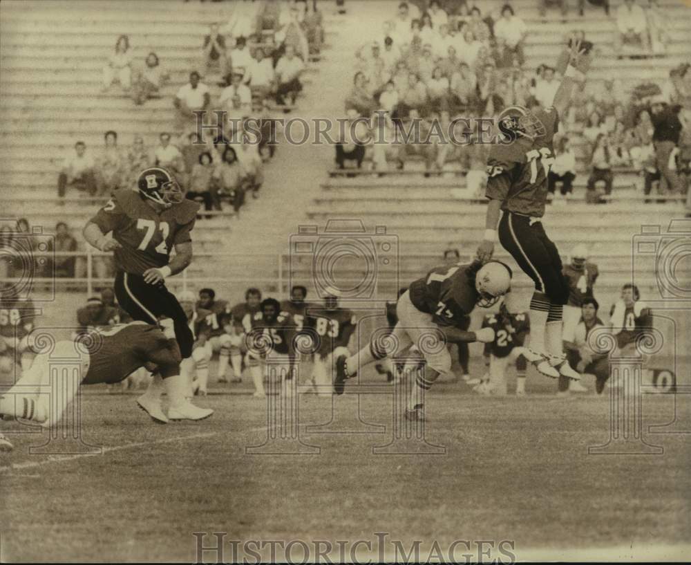 Press Photo Football players in action - sas16244 - Historic Images