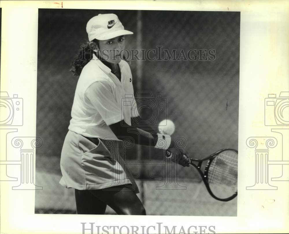 1989 Press Photo Lihi Weerasuriya plays a USTA tennis event at Northern Hill CC- Historic Images