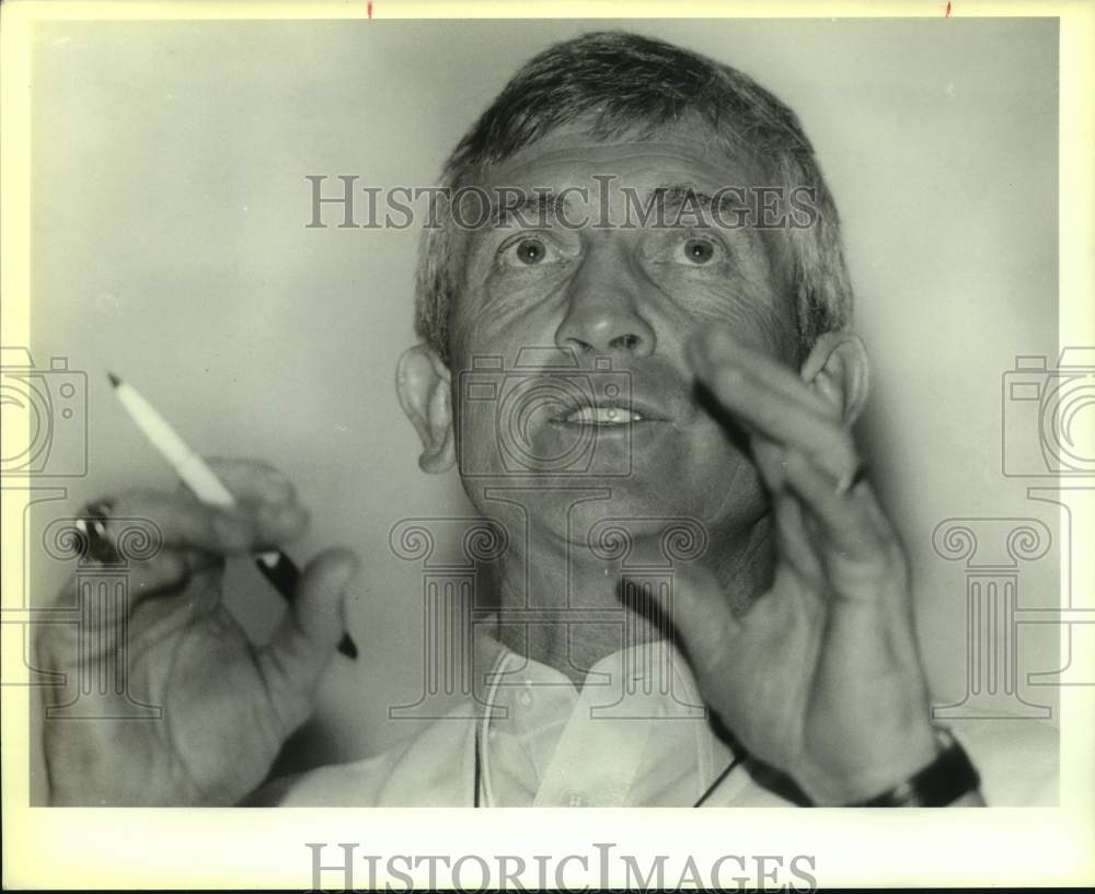 1988 Press Photo Southern Cal Football Coach Larry Smith Sas16300 1988-press-photo-southern-cal-football-coach-larry-smith-sas16300