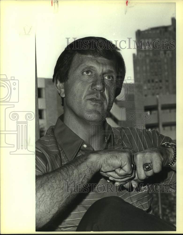 1984 Press Photo Football coach Jackie Sherill at the Hilton Hotel - sas16327 - Historic Images