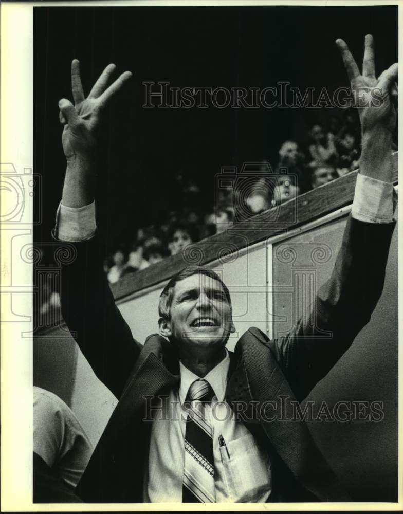 1987 Press Photo Texas Lutheran college basketball coach Jim Shuler - sas16336 - Historic Images