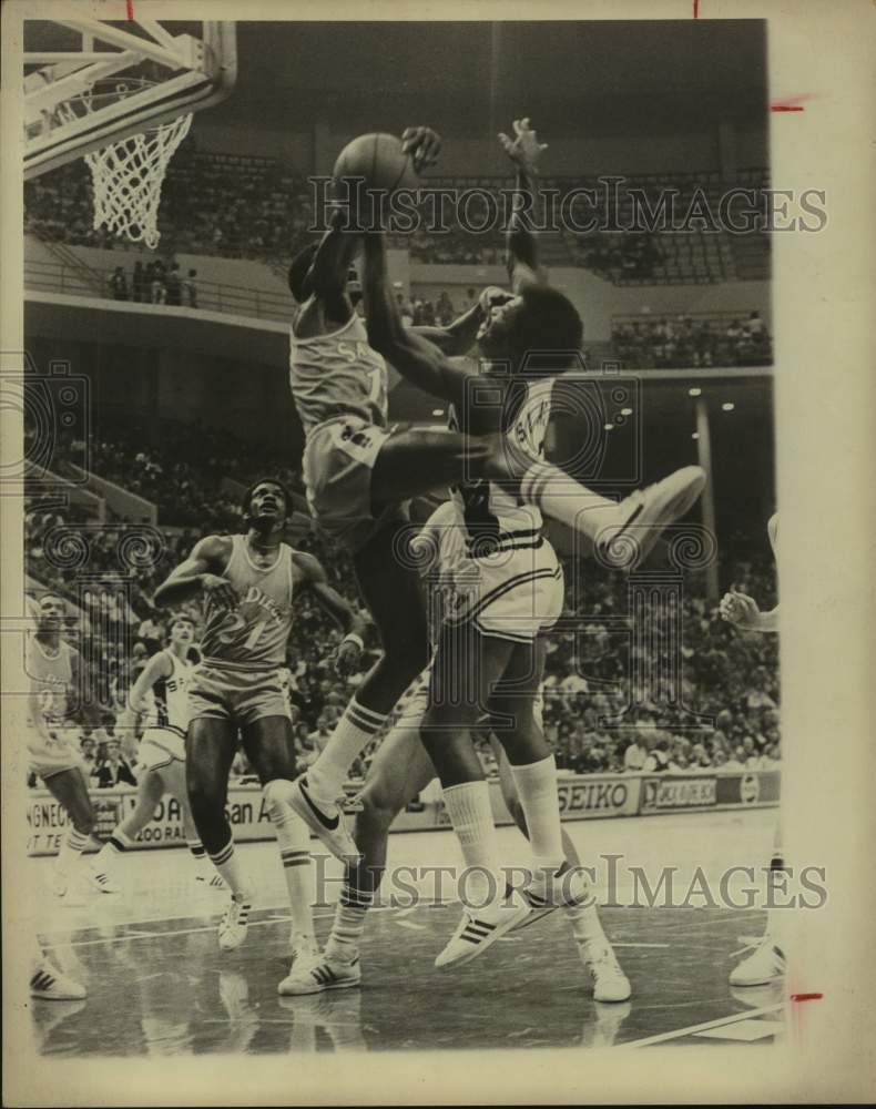 1978 Press Photo San Antonio Spurs basketball player James Silas vs. San Diego - Historic Images
