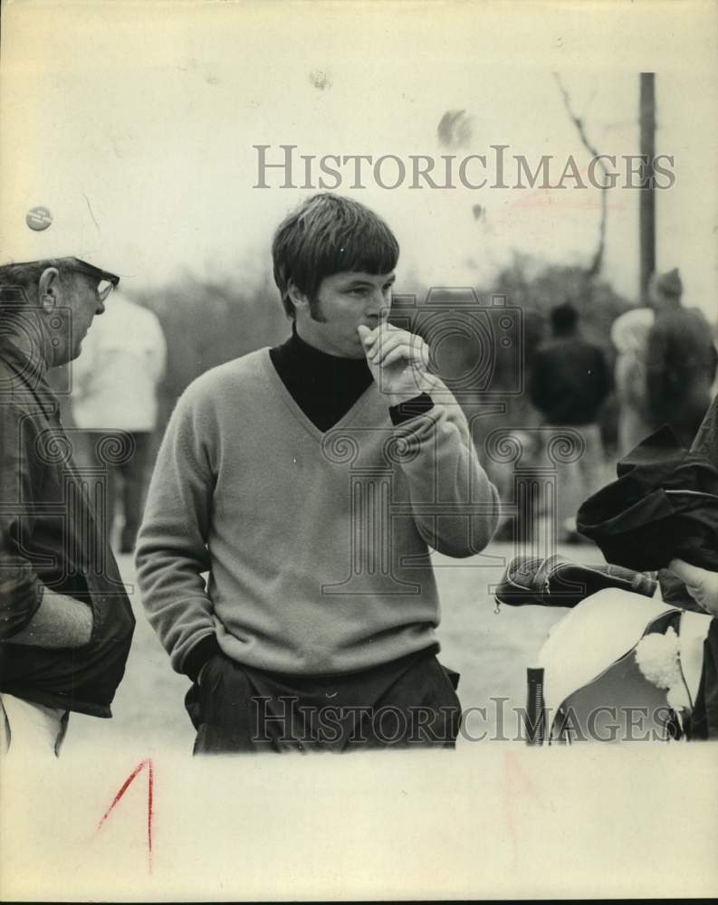 Press Photo A golfer during tournament play - sas16493 - Historic Images