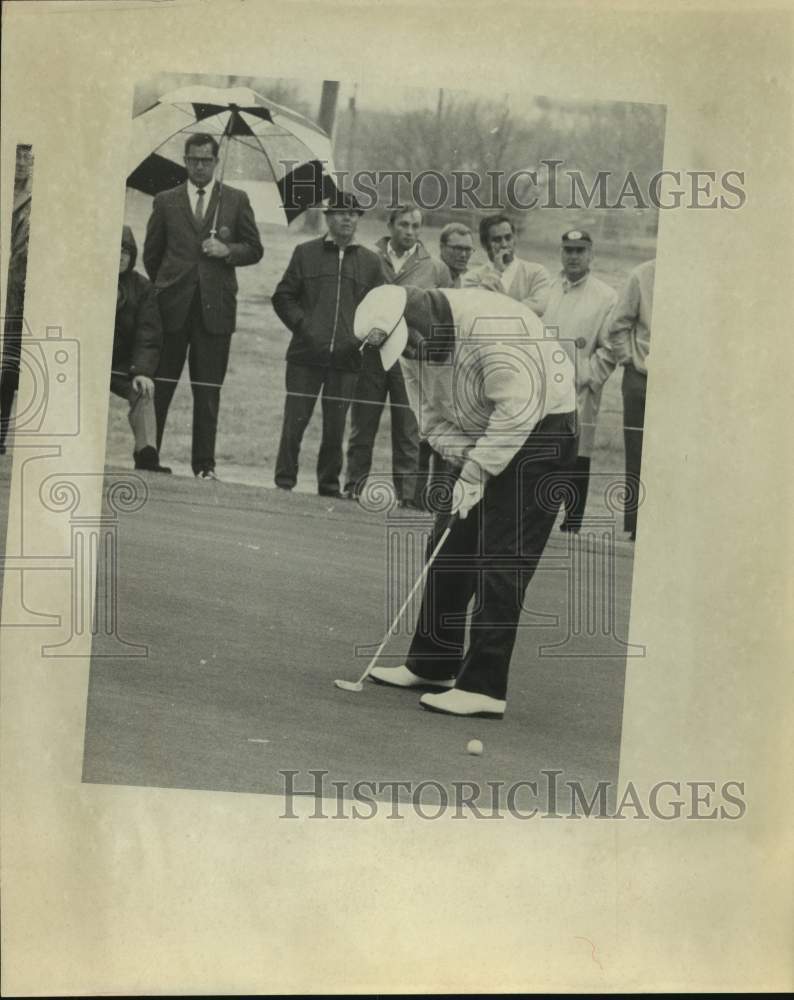 Press Photo Golfer Orville Moody in action - sas16500 - Historic Images