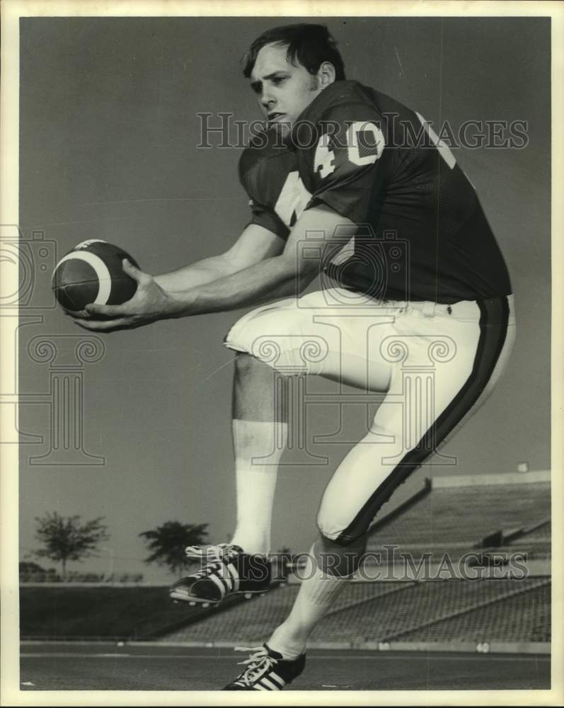 Press Photo Football player Larry Molinare - sas16512 - Historic Images